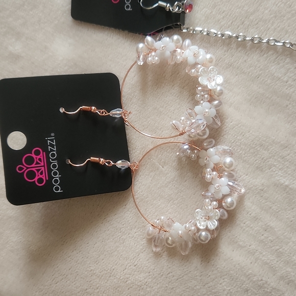 NWT- 4 Piece Paparazzi Jewelry Bundle- Iridescent, Pink, Copper, Gold - Picture 2 of 10